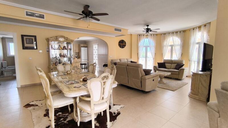 4 Cuarto Villa en venta