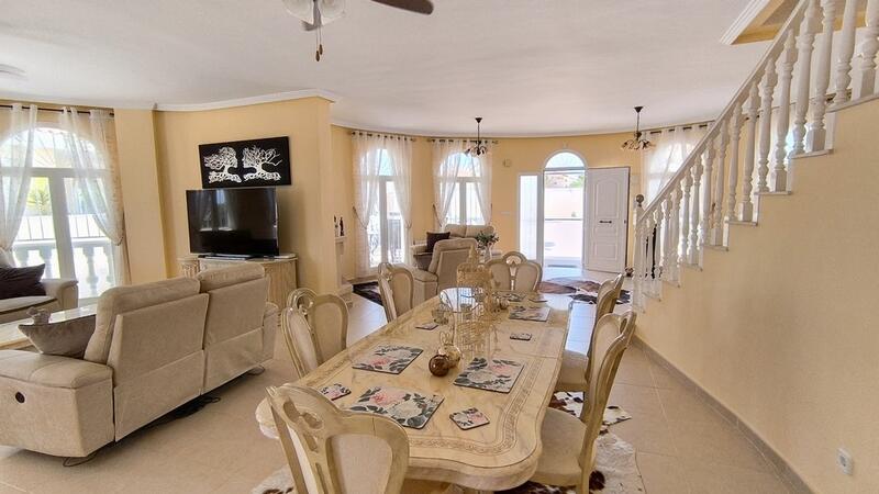 4 Cuarto Villa en venta