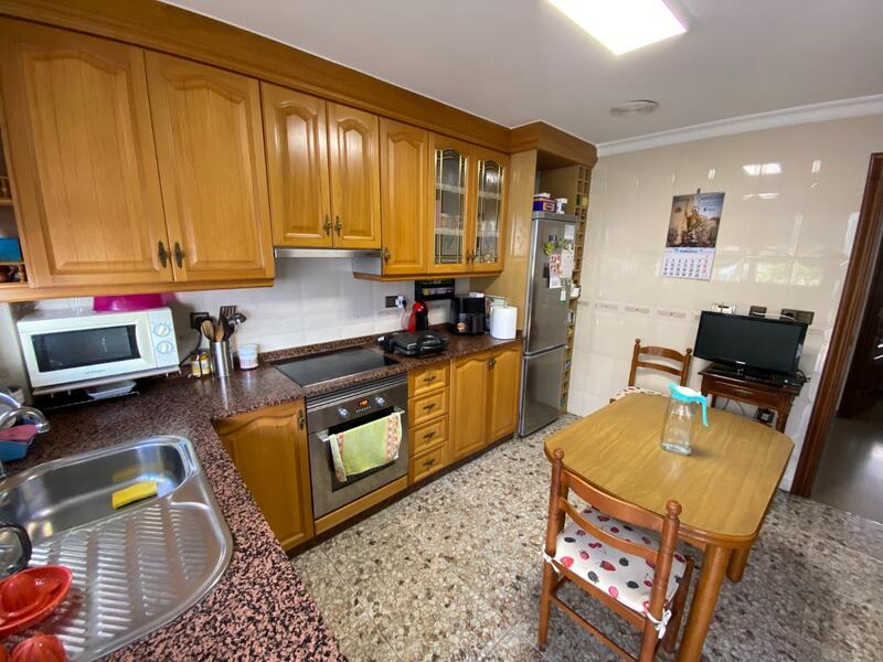 7 bedroom Townhouse for sale