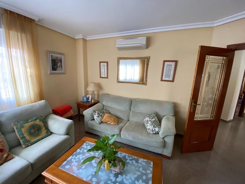 7 bedroom Townhouse for sale