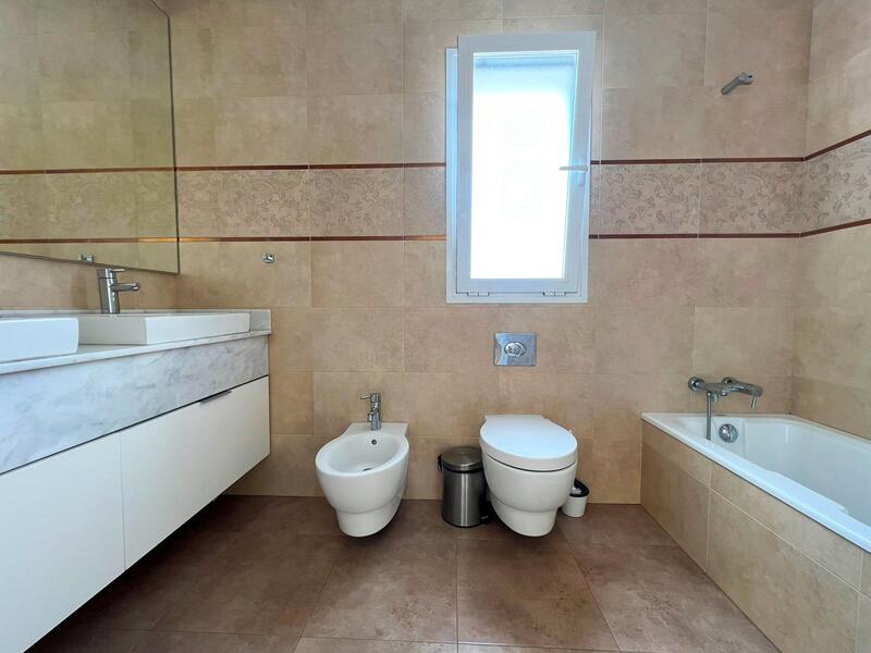 6 bedroom Villa for sale 6 bedroom Villa for sale