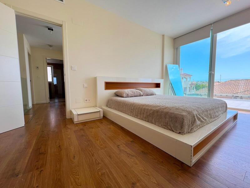 6 bedroom Villa for sale 6 bedroom Villa for sale