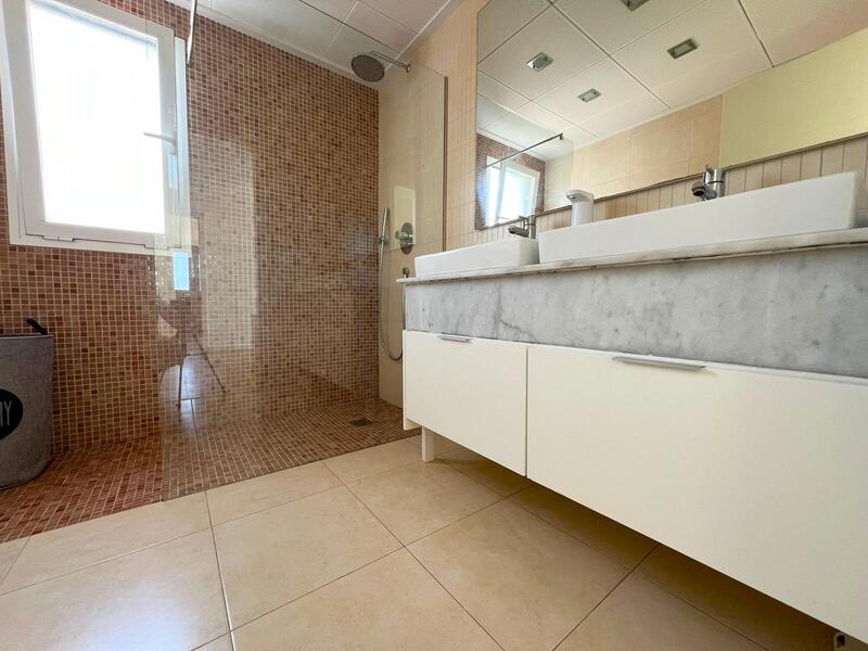 6 bedroom Villa for sale 6 bedroom Villa for sale