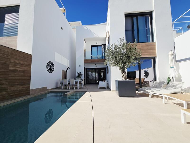 Villa en venta en Benijófar, Alicante