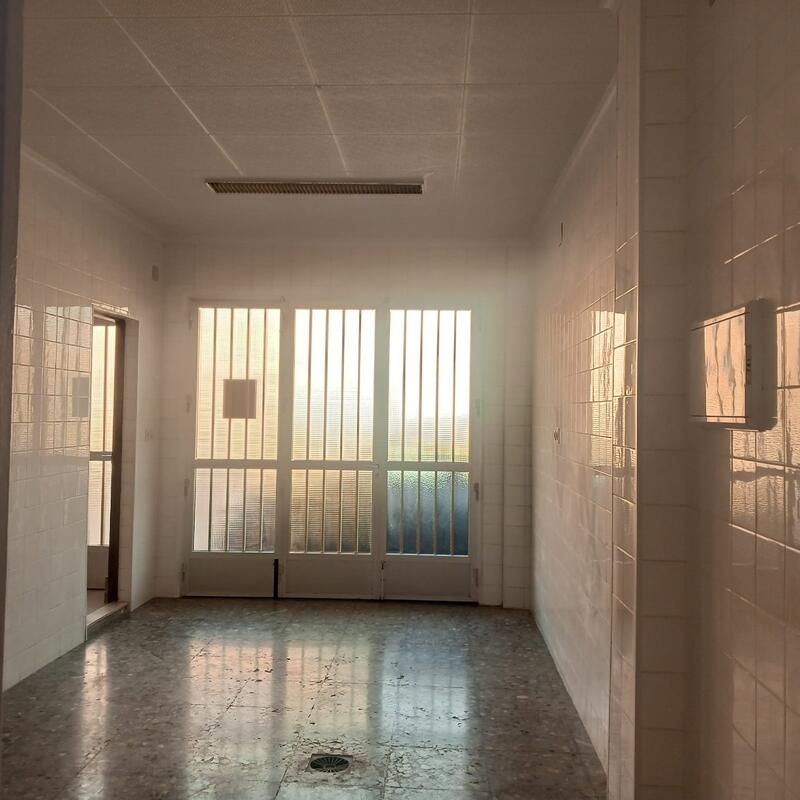 6 bedroom Townhouse for sale