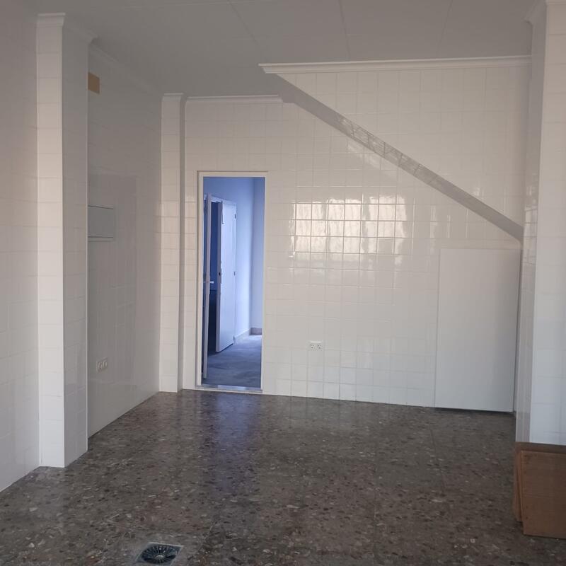 6 bedroom Townhouse for sale