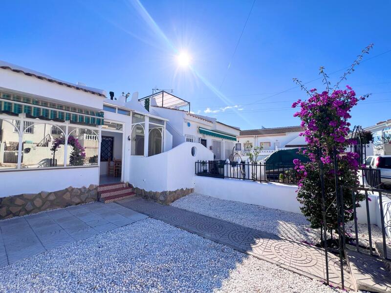 2 slaapkamer Villa Te koop 2 slaapkamer Villa Te koop