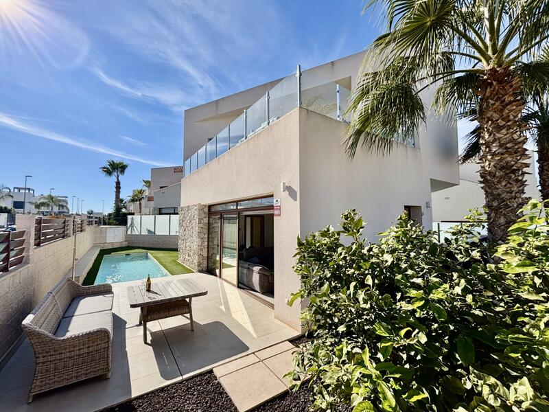 Villa Te koop in Benijófar, Alicante