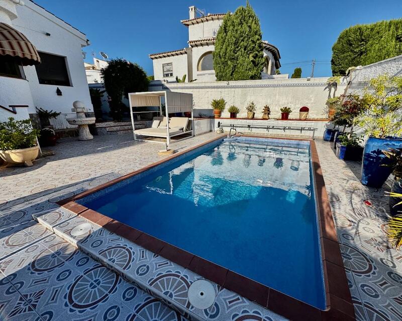 4 Cuarto Villa en venta