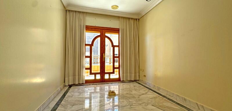 6 bedroom Duplex for sale