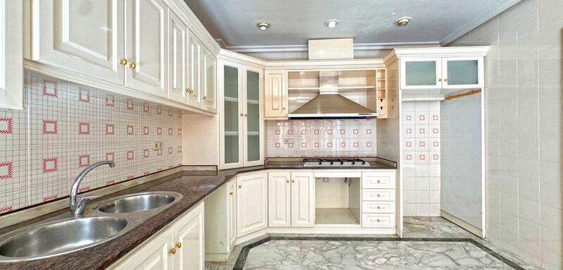 6 bedroom Duplex for sale