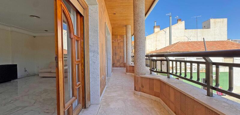 6 bedroom Duplex for sale