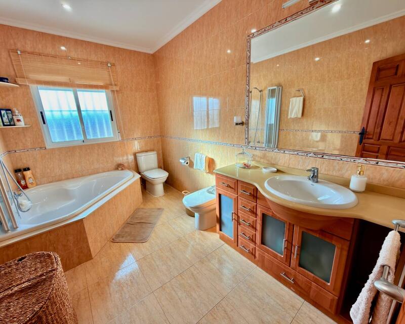 4 bedroom Apartment for sale