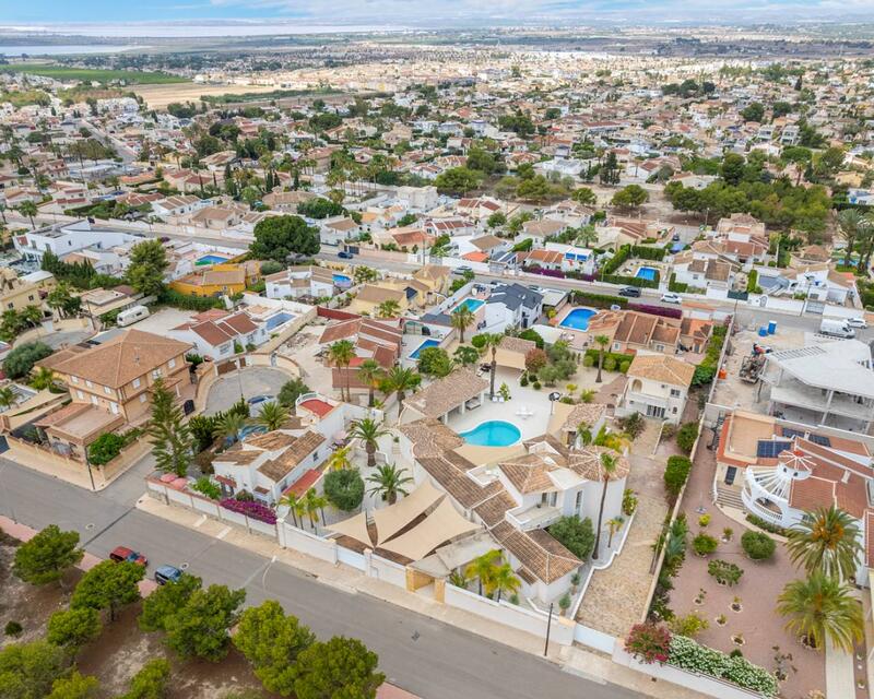 5 chambre Villa à vendre 5 chambre Villa à vendre