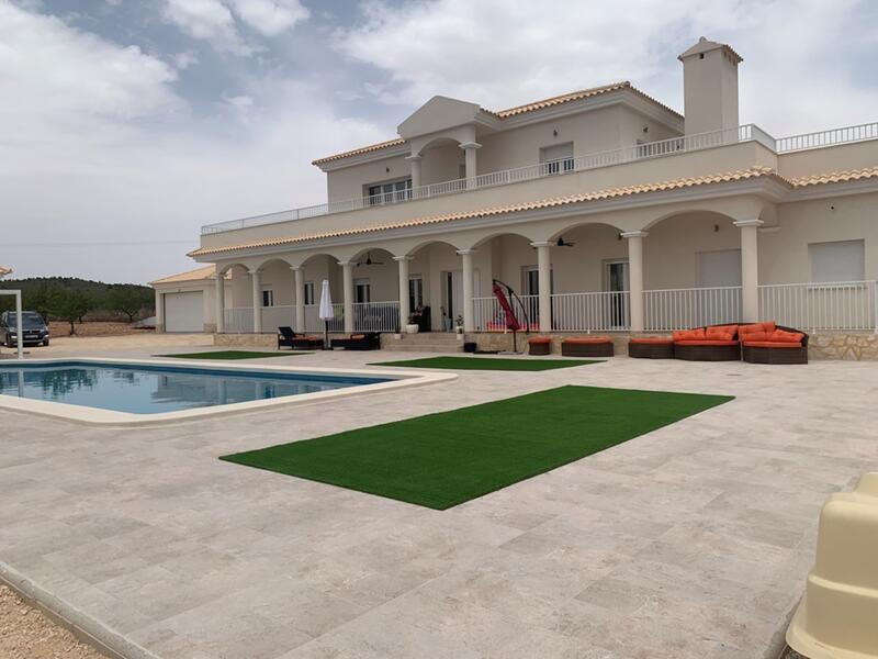 6 bedroom Villa for sale