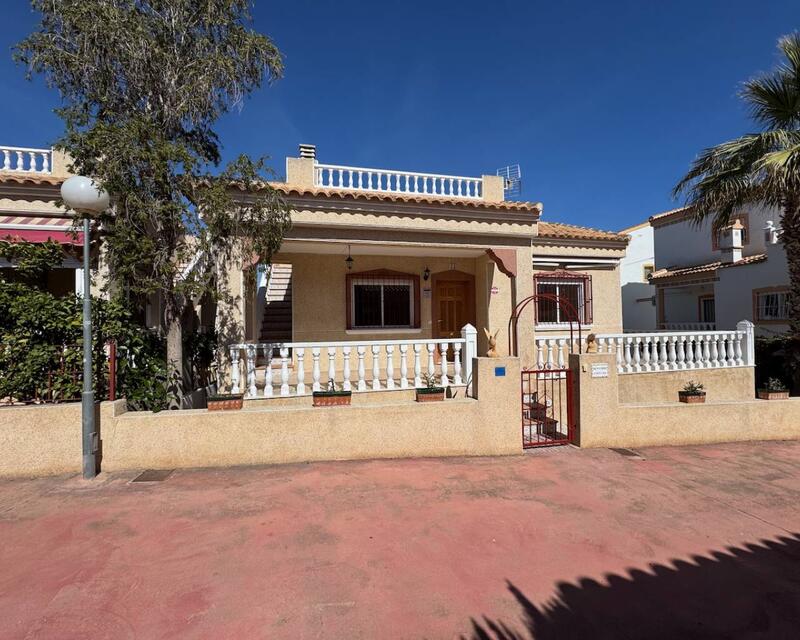 Villa til salg i Algorfa, Alicante
