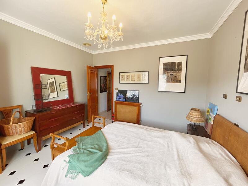 6 bedroom Country House for sale