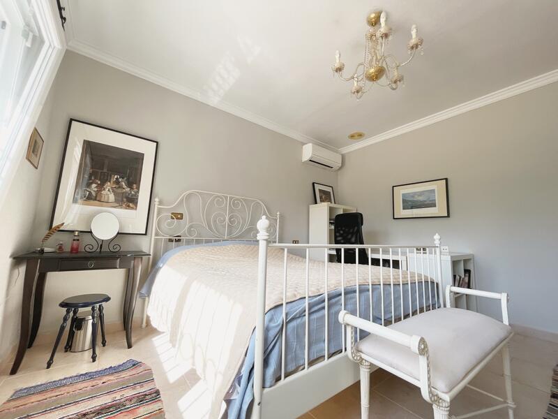 6 bedroom Country House for sale