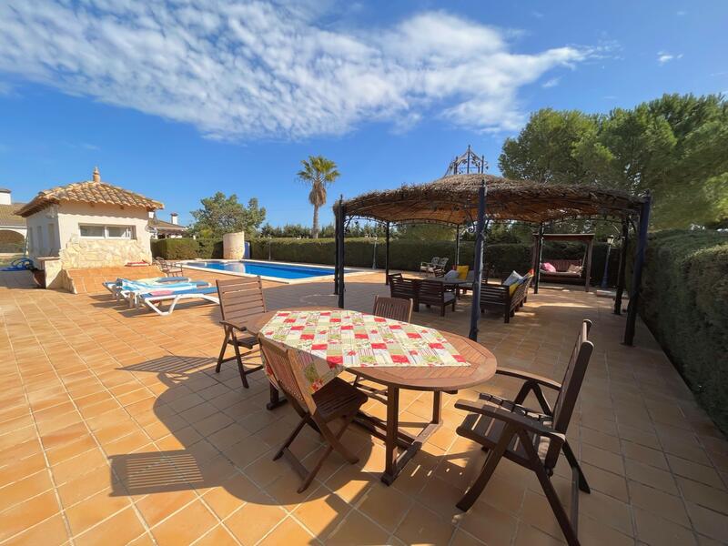 6 bedroom Country House for sale