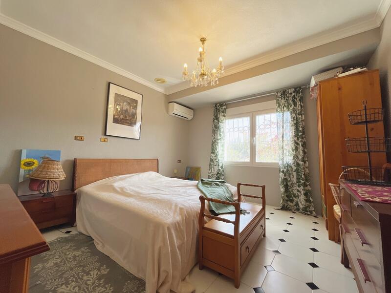 6 bedroom Country House for sale