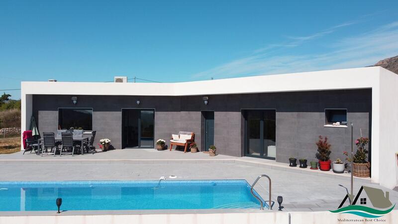 Villa en venta en La Romana, Alicante