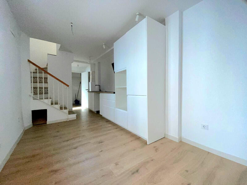 3 bedroom Townhouse for sale