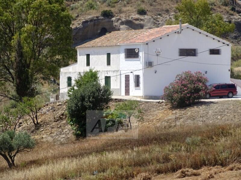 5 bedroom Country House for sale