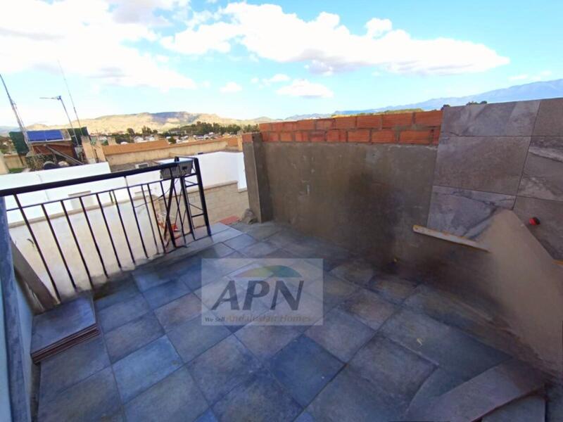 5 bedroom Townhouse for sale