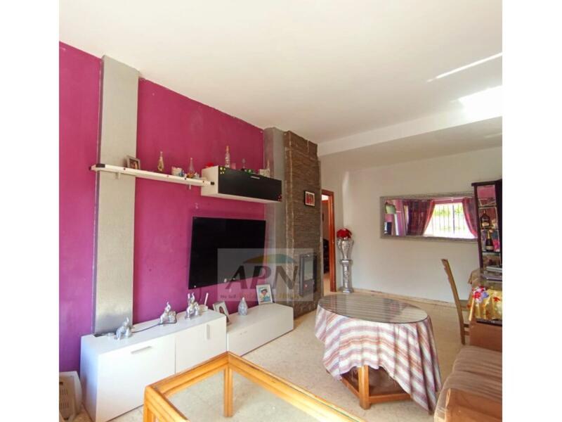 5 bedroom Townhouse for sale