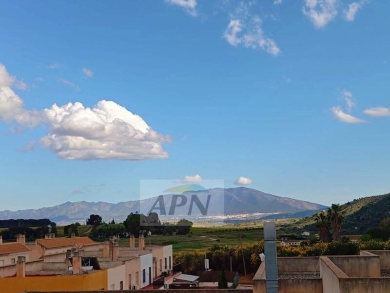 5 bedroom Townhouse for sale