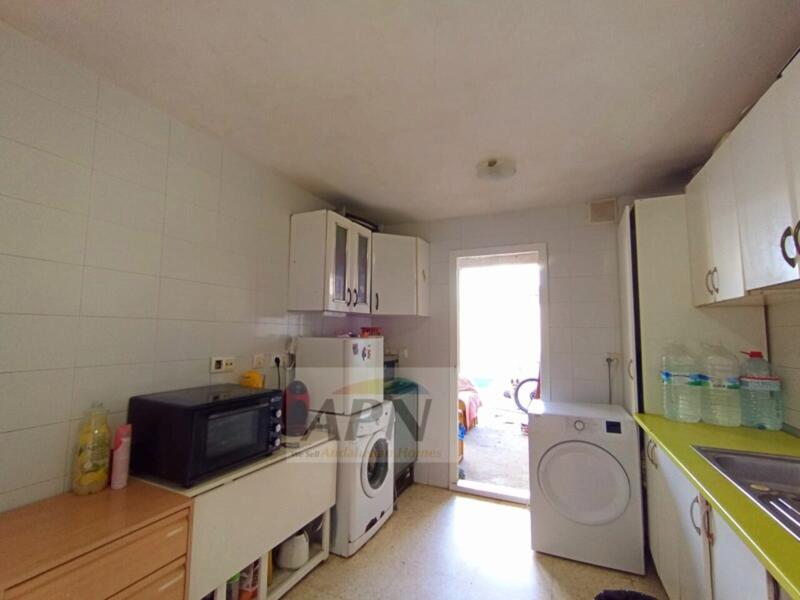 5 bedroom Townhouse for sale