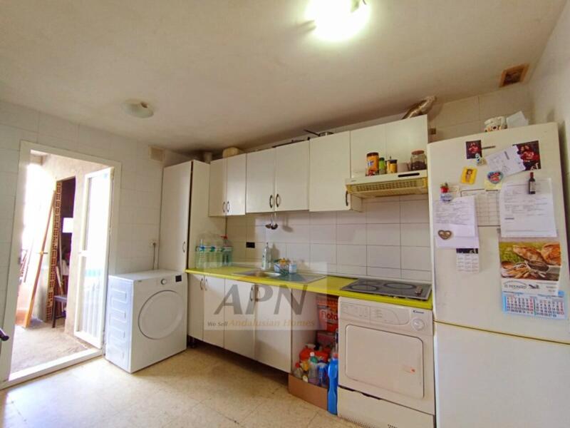 5 bedroom Townhouse for sale