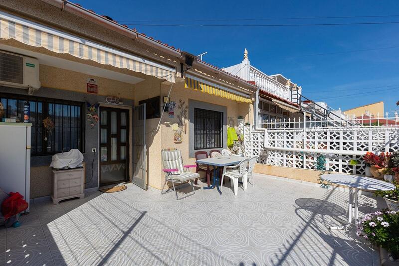Villa en venta en Torrevieja, Alicante