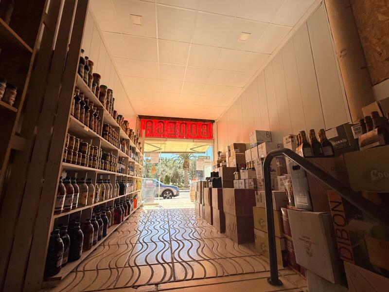 Handelsimmobilie zu verkaufen Handelsimmobilie zu verkaufen