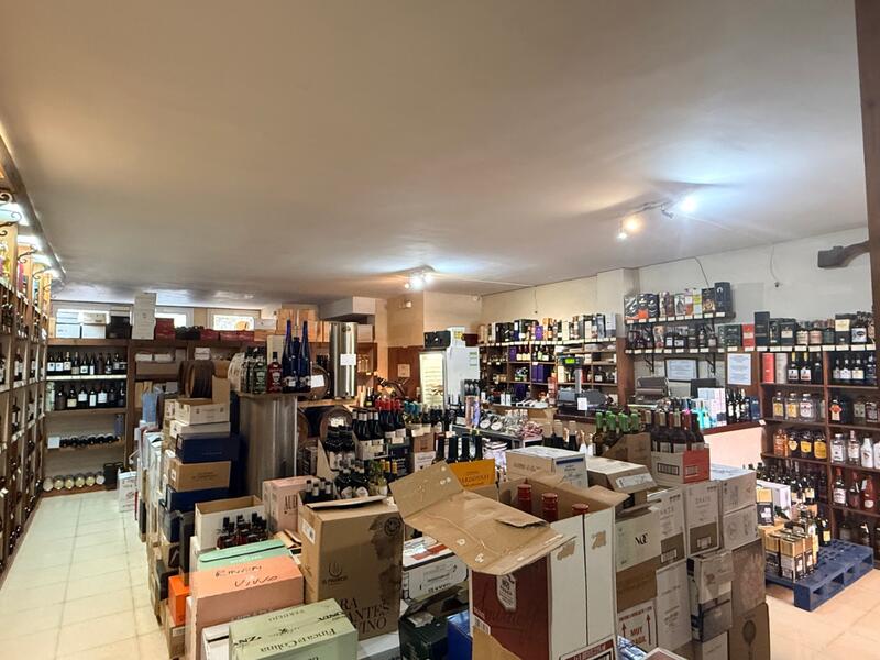 Handelsimmobilie zu verkaufen Handelsimmobilie zu verkaufen