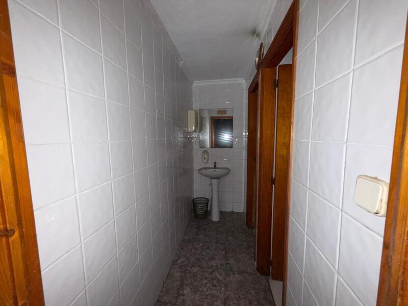 Handelsimmobilie zu verkaufen