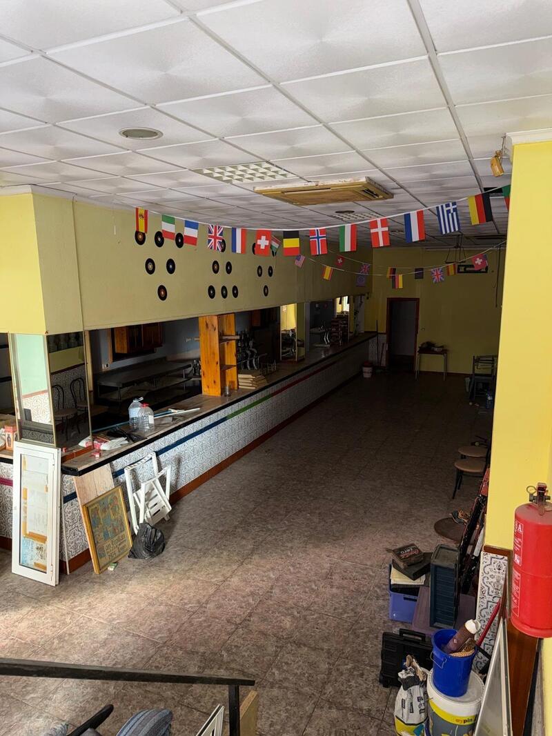 Handelsimmobilie zu verkaufen