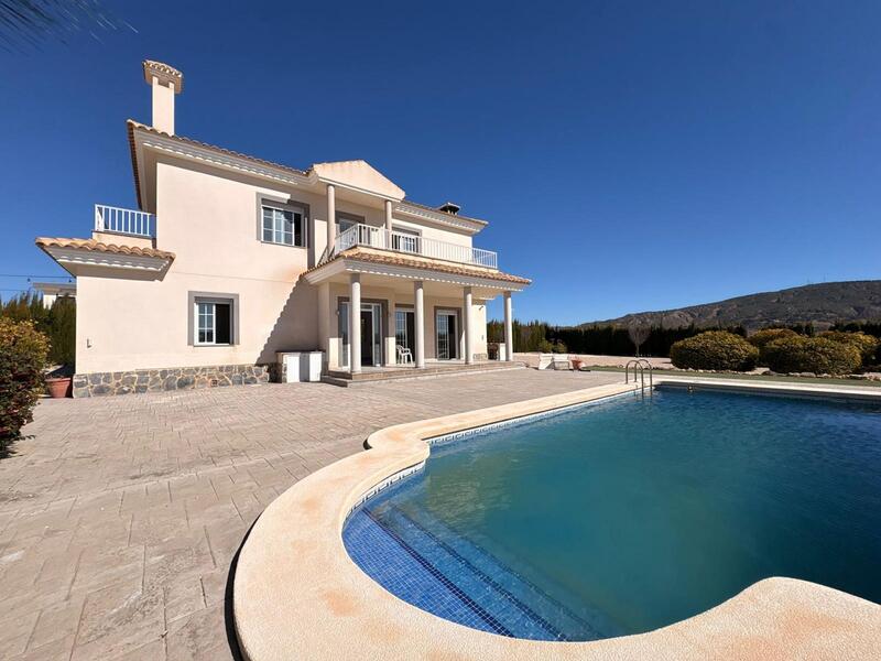 6 bedroom Villa for sale
