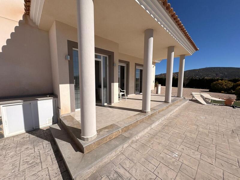 6 bedroom Villa for sale
