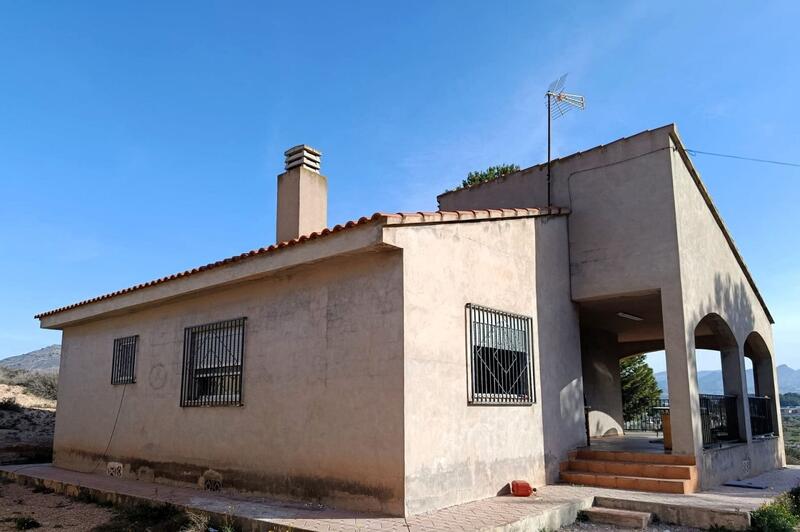 Villa en venta en Elda, Alicante