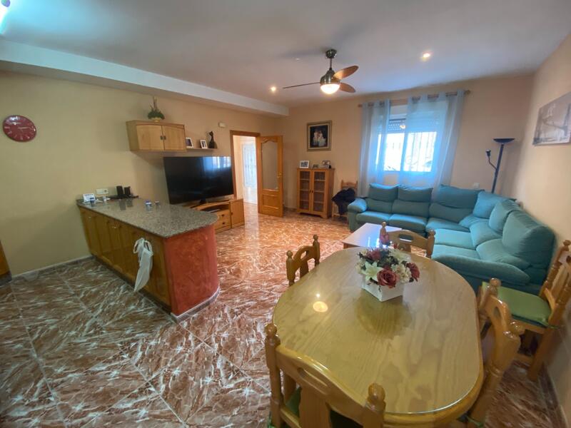 4 bedroom Townhouse for sale