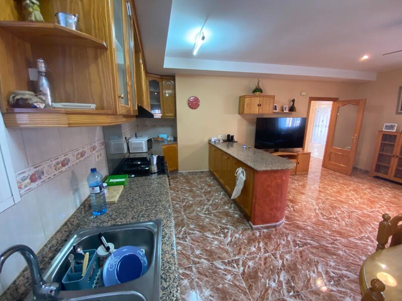 4 bedroom Townhouse for sale