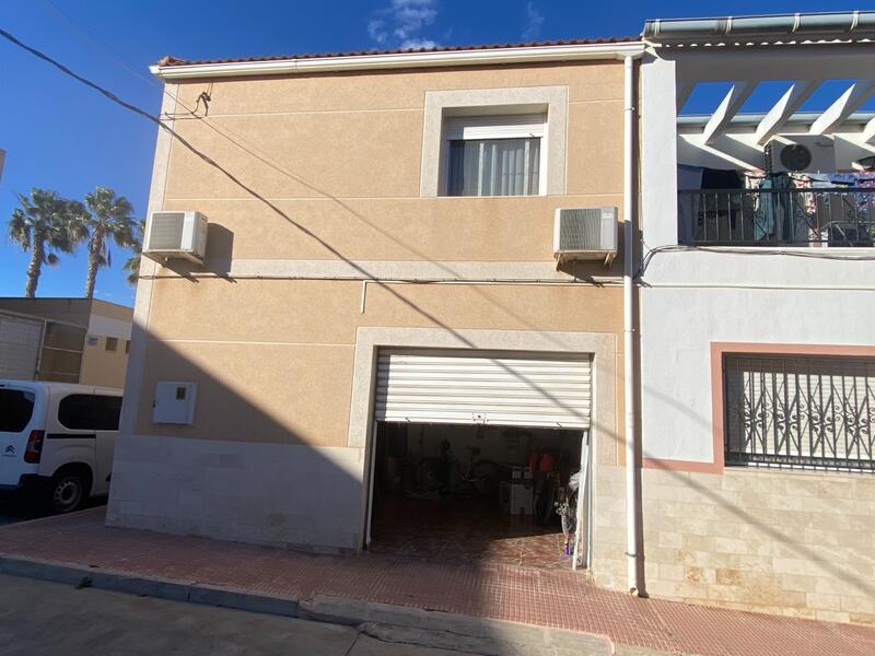 4 bedroom Townhouse for sale