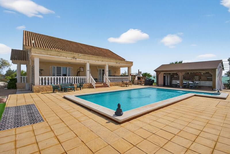 5 bedroom Country House for sale