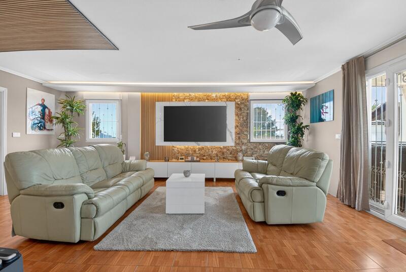 5 bedroom Country House for sale