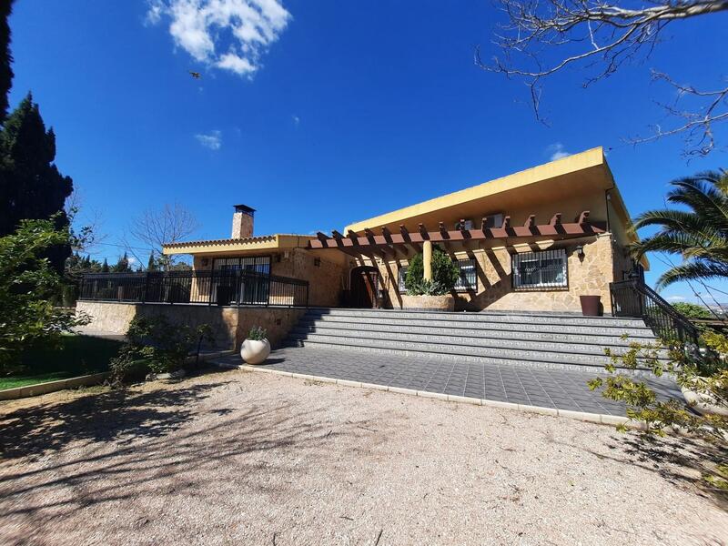 Villa Te koop in Sax, Alicante