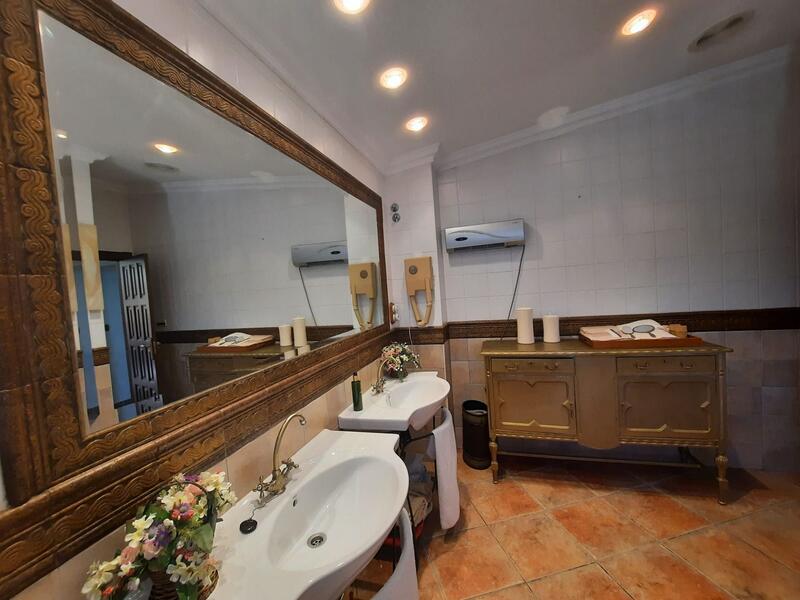 6 bedroom Villa for sale