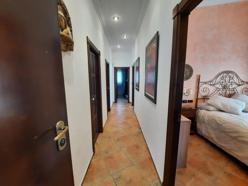 6 bedroom Villa for sale