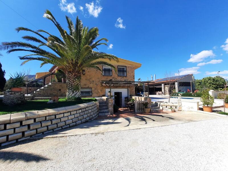 6 bedroom Villa for sale