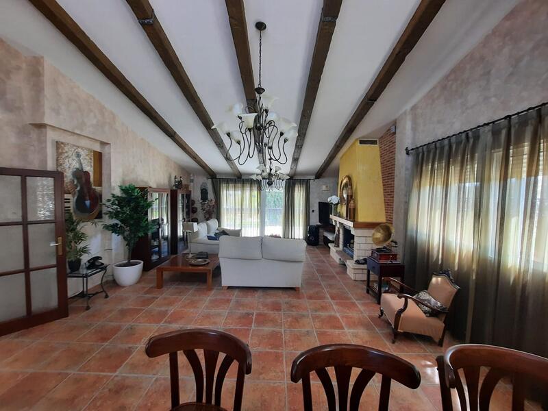 6 bedroom Villa for sale